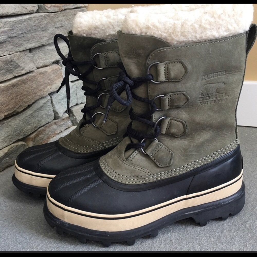 Sorel Caribou Boot. Size 7.  Dark Green.